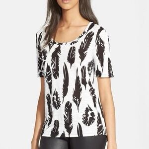 Vince Plume Linen T-shirt Womens XS Black White Short Sleeve Top Feather Print‎